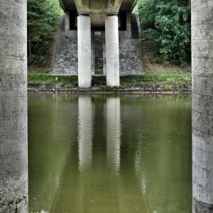 Brücke von unten.jpg