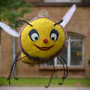 bienenkönigin_1200.jpg