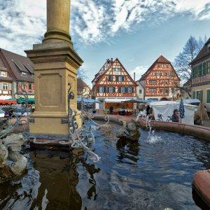 Marienbrunnen_ladenburg.jpg