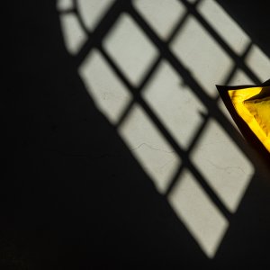 Schatten und Gelb