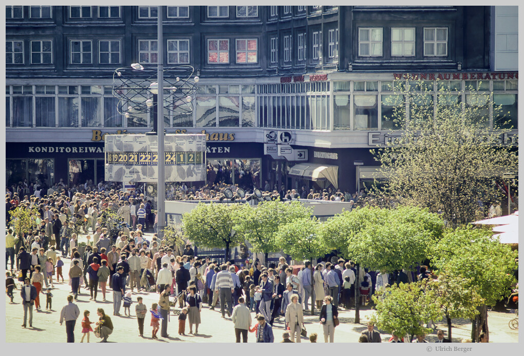 Alexanderplatz mit Weltzeituhr