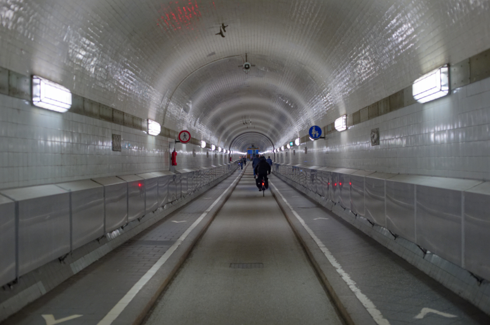 Alter Elbtunnel, Hamburg.jpg