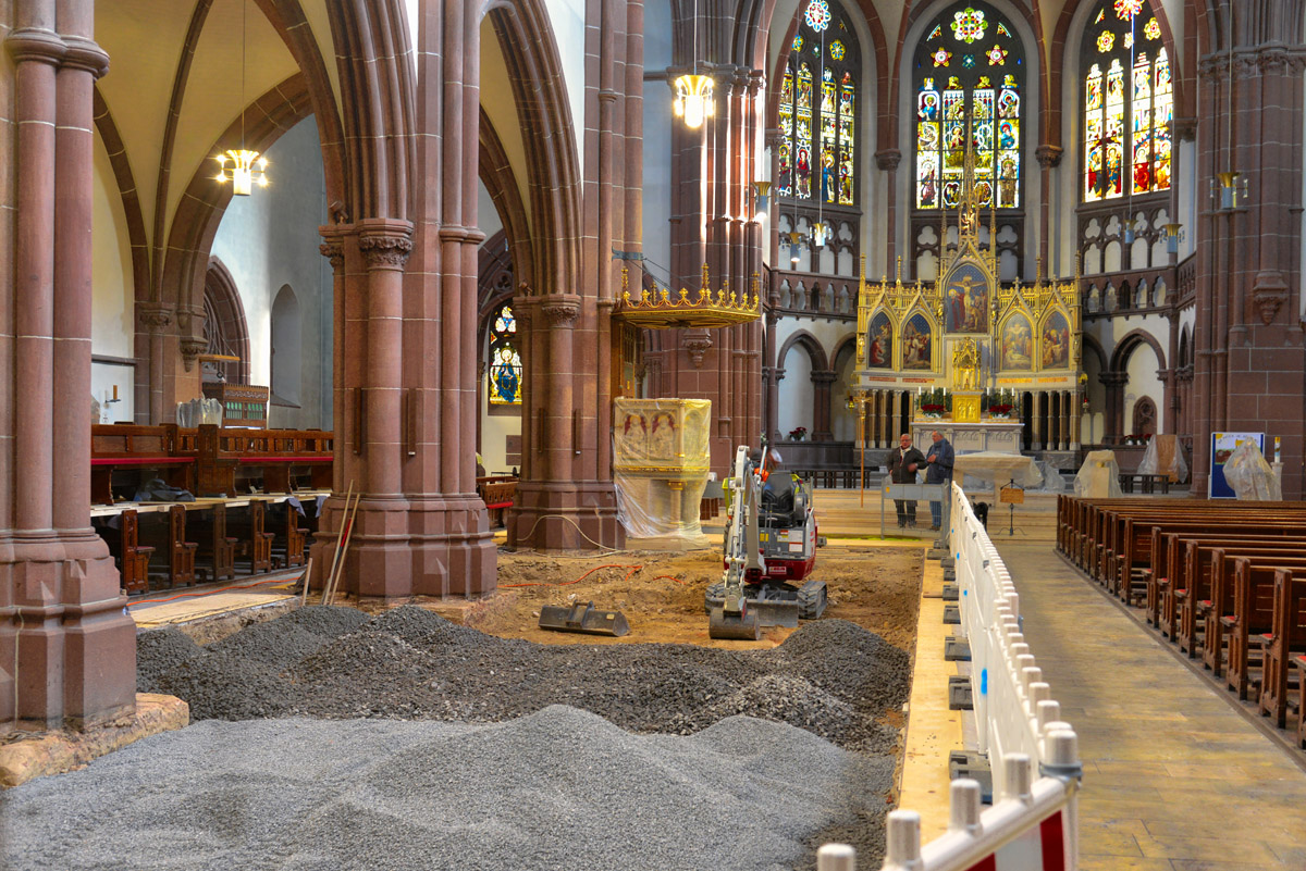 bagger_in_kirche_1201.jpg