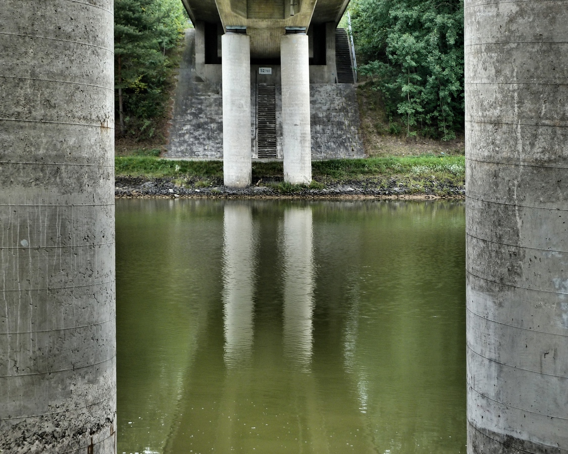 Brücke von unten.jpg