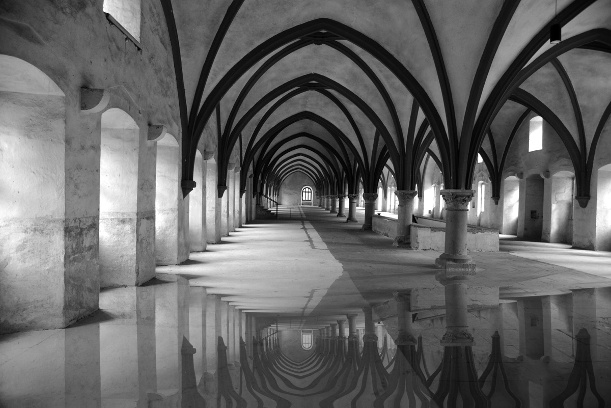 Dormitorium_bw_spiegelung.jpg