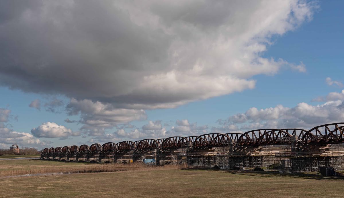 Eisenbahnbrücke 1.jpg