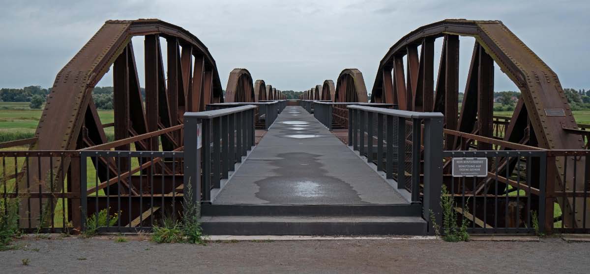 Eisenbahnbrücke Langendorf 3.jpg
