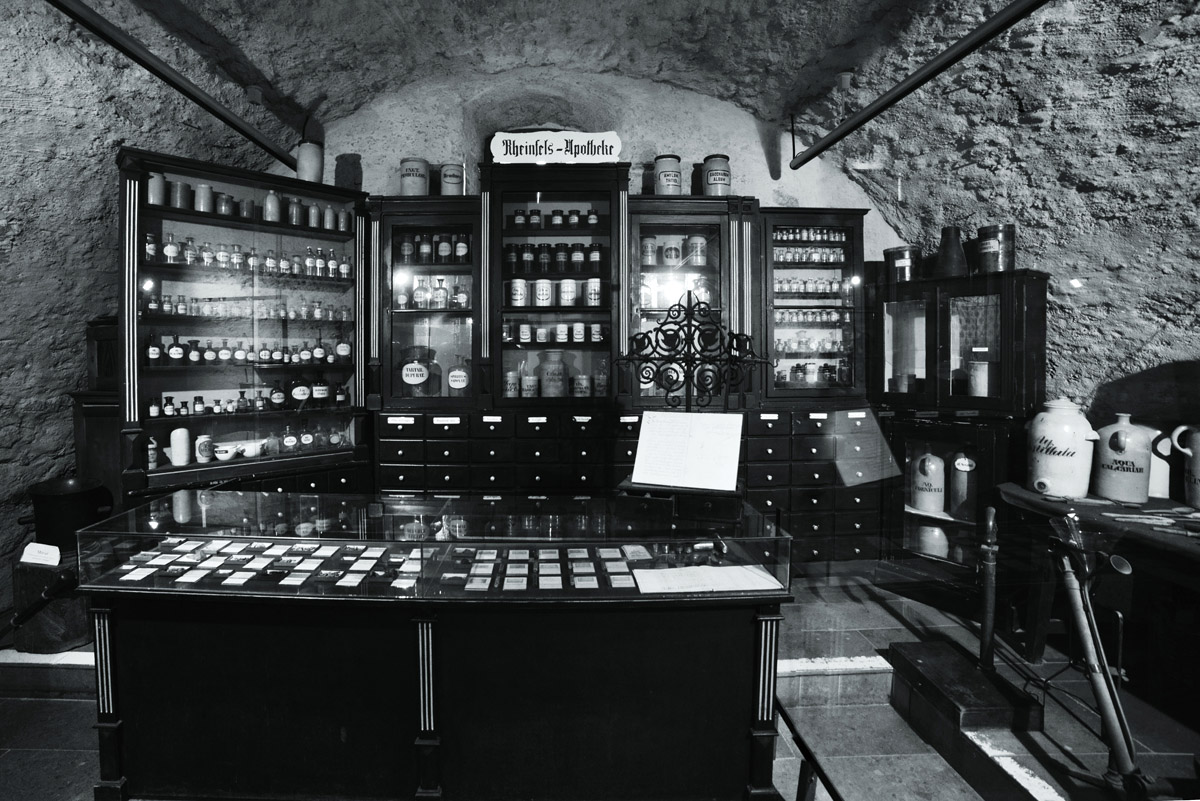 Heimatmuseum Burg Rheinfels_aphoteke.jpg
