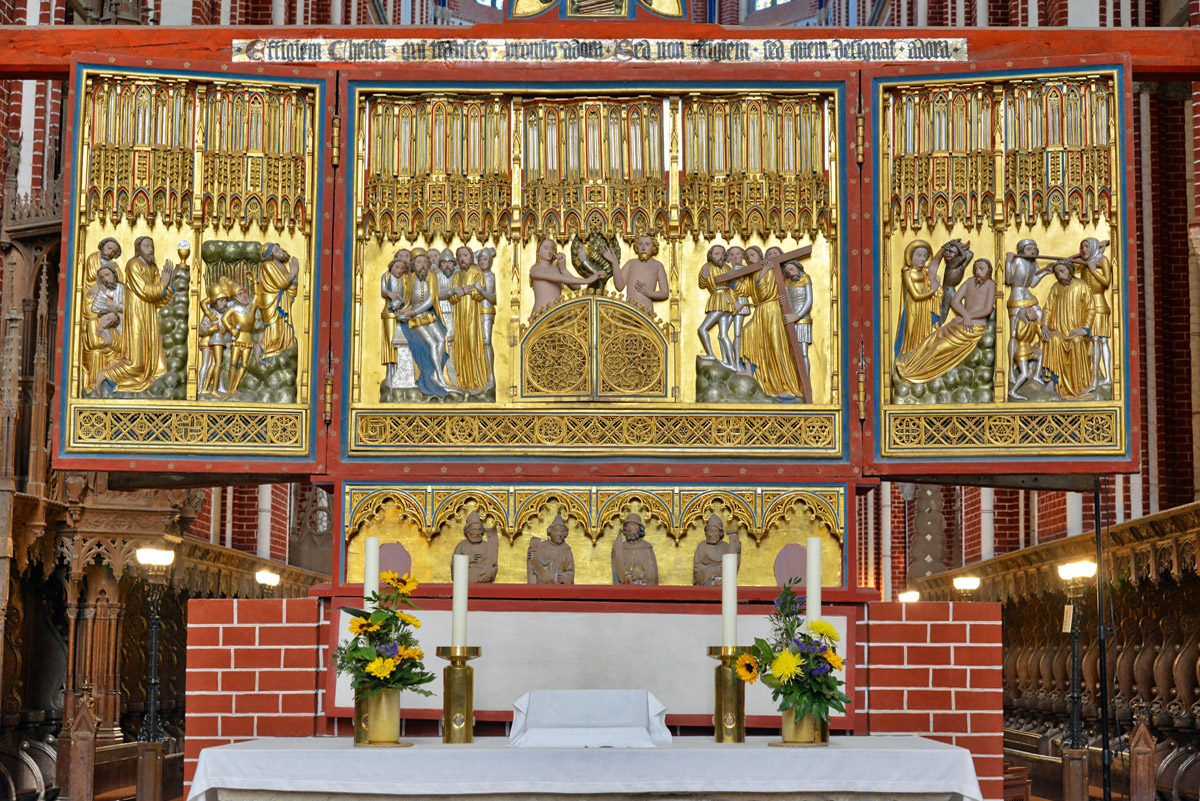 Kreuzaltar im Doberaner Münster.jpg