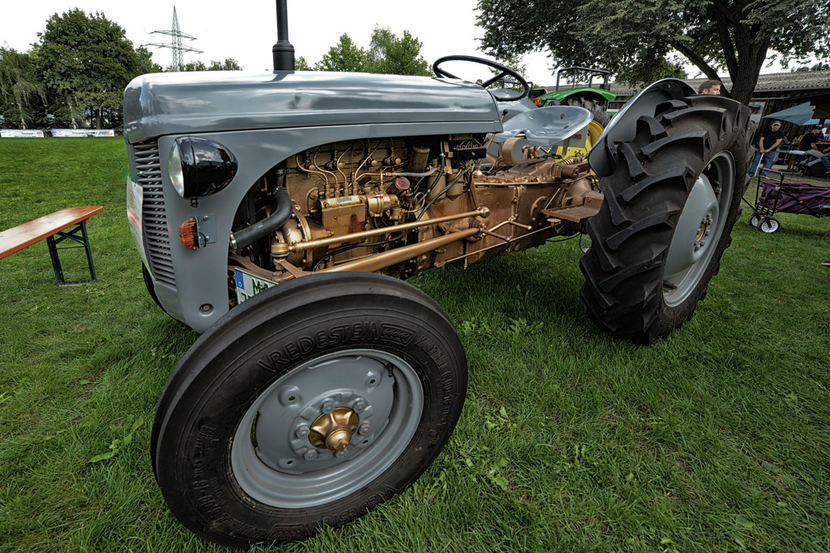 massey ferguson_1200.jpg