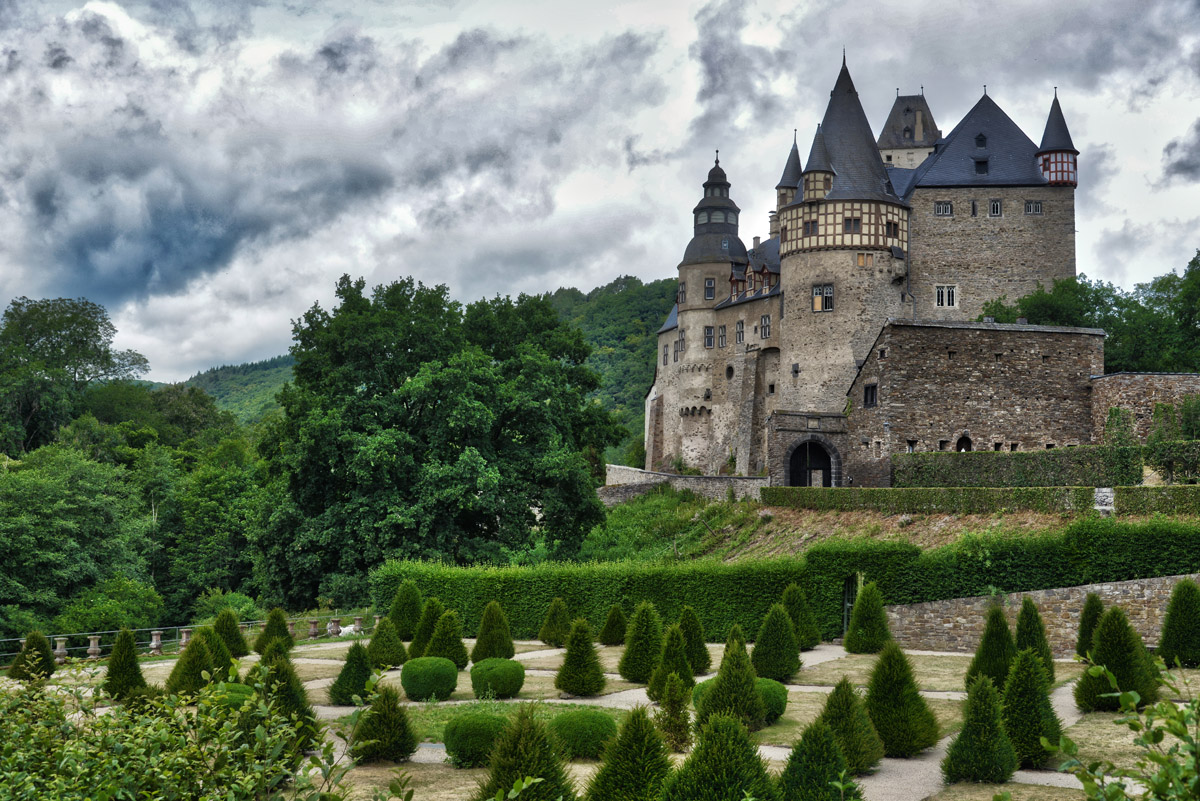 Schloss Bürresheim bei Mayen-Eifel.jpg